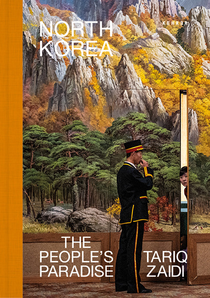 Tariq Zaidi COLLECTOR'S EDITION: North Korea. The People’s Paradise  Motiv: »Porter and Woman at Kumgangsan Hotel« (2018)
